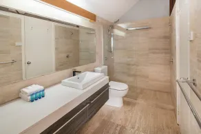 Beachside Retreat, WIFI, Kayaks, AC to all rooms - Image 3