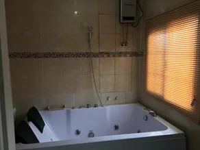 La maison est belle mais le meilleur est le lac pour faire de la pêche - Image 2