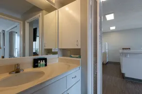 21st Floor Condo With View of Ko'olau Mountains and the Ala Wai Canal condo - Image 3