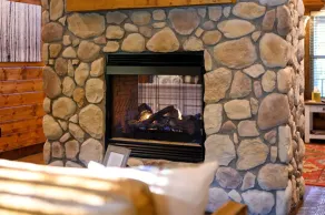 Hot tub, fireplaces, perfect for romantic honeymoons and anniversaries, private  - Image 2