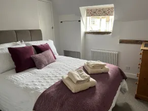 Almond Cottage Clare - 2 bedroom English Cottage - Image 4