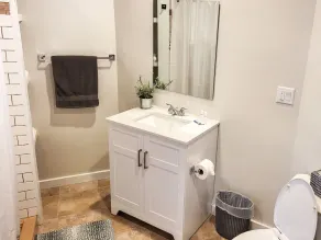 Stylish 2-bed 1-bath right by Wooster Square - Parking and laundry room included - Image 4