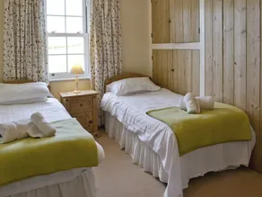 5 bedroom accommodation in Stratton, Bude - Image 5