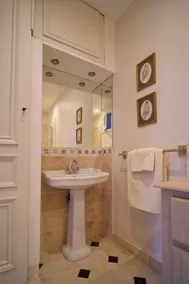 Manoir de la Salle du Roc - Constance suite King size bed. - Image 3