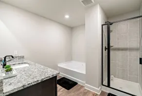 Crew-Ready Stay Private BRs w TVs Parking - Image 4