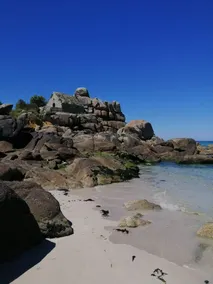 Just a stone's throw from the beach. House completely renovated in 2020; sleeps 6–8. - Image 5