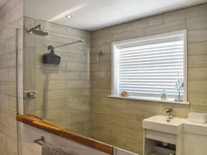 2 bedroom accommodation in Clanfield, near Petersfield - Image 2