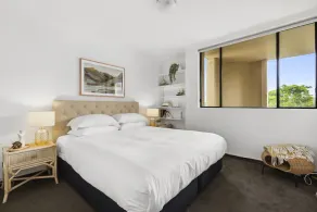 Bright & Spacious Surry Hills Apartment - Image 5