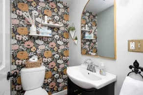Walk to Shops & Dining, Great Location! - 3br - Image 3