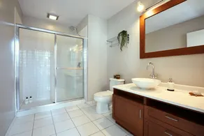 Stylish 4 Bedroom / 4 bath in the Loop | Sleeps 12 | Roof Deck - Image 3