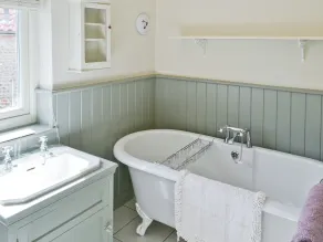4 bedroom accommodation in Sheringham - Image 2