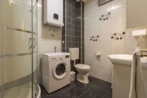 Holiday apartment with air conditioning and washing machine - Image 2