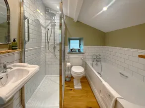 High-quality bolthole and cosy sanctuary for 2 people in a picturesque village location with WiFi. - Image 4