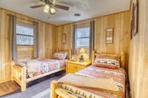 Private - Spacious- Creek Lined Cabin  - Image 5