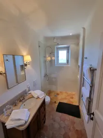 Piscine Troglodyte Avec vue Incroyable à Gordes - Image 3
