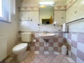 Fully equipped holiday home with terrace, BBQ & private pool - Image 3