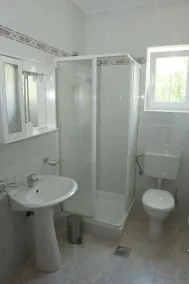 Smukt roligt sommerhus med tre lejligheder og pool - Image 3