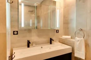 Swan Lake - Appartement design face au Lac d'Annecy - Image 3