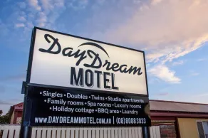 Daydream Motel and Apartments - Image 4