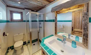 Overfladeareal: ca. 210 m² Orientering: Syd, Vesten. Bjergudsigt. Bo med 3 banketter - Image 2