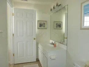 Located across the street from the 40th street beaches! - Image 4