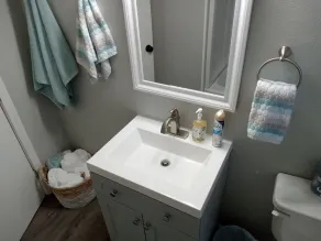 Quiet and Cozy Cottage -10 minutes from the beach! - Image 2