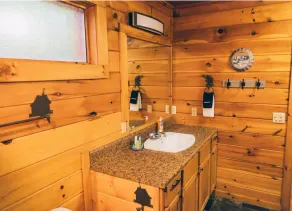 Ole Red Retreat - 10 minutes to Gatlinburg & Great Smoky Mountains - Image 5