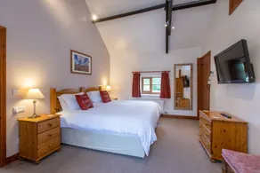 Cloth Fair.....Book, Arrive, Stay & Relax - Image 4