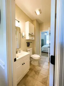 First Floor 2 Bedroom Condo with Golf Course Views-Magnolia Place 101 - Sleeps 6 guests! - Image 4