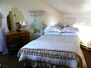 Private Catskills Getaway with Large Seasonal Pool  Ideal for Long Summer Stays! - Image 4
