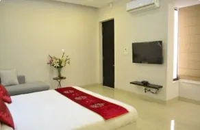 Meera Suites @ DLF 2 - Suite 1 - Image 2