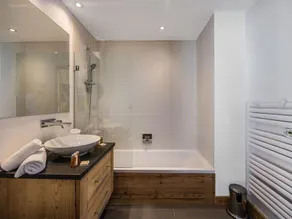 Chalet familial 5* avec jacuzzi et sauna à Courchevel - FR-1-562-11 - Image 3