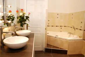 Chopin Luxury Apartments, swimmingpool - Image 4