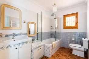 5 bedroom villa with stunning sea views - Image 2