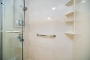 Quiet Convenient pool home, centrally located - Image 5