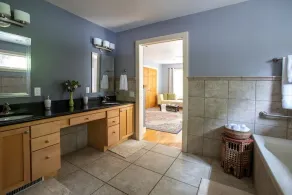 4 bedrms and 3 bathrms. Pool & Hot tub, Firepit, short drive to town & beach - Image 4