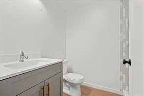 Modern 4 Bed/3.5 Bath Farmhouse Steps to Downtown CF! - Image 5