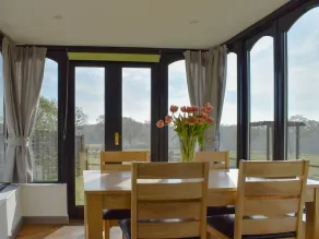 2 bedroom accommodation in Cowbeech, near Hailsham - Image 5