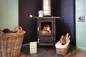 stayinhartland Quincecote shepherds hut - Image 2