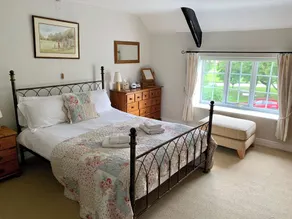 17th-century cottage overlooking village green. - Image 3