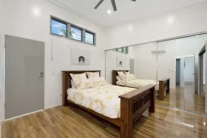 Luxury Loft with Stunning Views (Upstairs) - Image 4