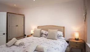 Old baker's apartment with Lyme Regis on your doorstep - Image 4
