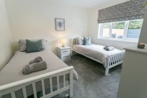Madrona -  a sea view ; sleeps 8 guests  in 4 bedrooms - Image 5