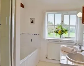 Priory Barn - ideal for large family groups. Sleeps 8/9 adults plus 3 children - Image 2