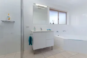 Absolute Beachfront Penthouse | Panoramic Ocean Views | Batemans Bay Luxury - Image 3