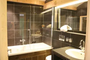 FLAT IN A CHALET - Image 5