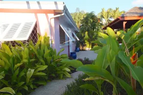Delightful garden cottage, realistically priced, near to Gibbs / Mullins beaches - Image 5