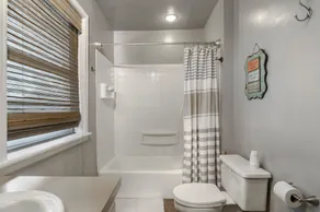 Cozy home with great back patio, and only 1 mile from the Expo Square! - Image 5