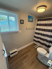 This house is a 1 bedroom(s), 1 bathrooms, located in Warwick, RI. - Image 5