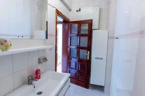 All air conditioned & Heated 3 bedrooms Flat in the City. - Image 4